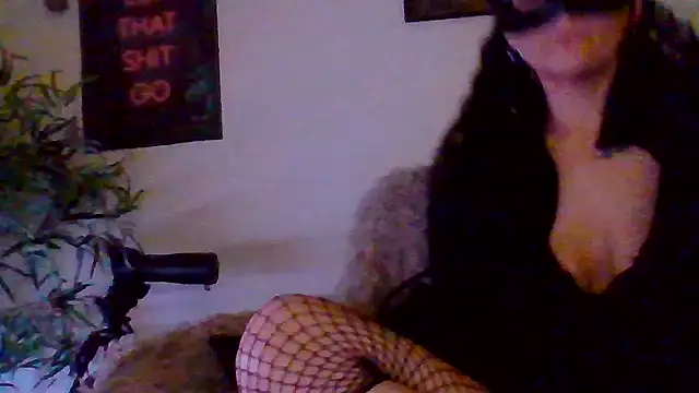 Snapshot of shyhornymommy chatting on April 2026 09:39:33 PM shyhornymommy online show from April 2026 09:39:33 PM