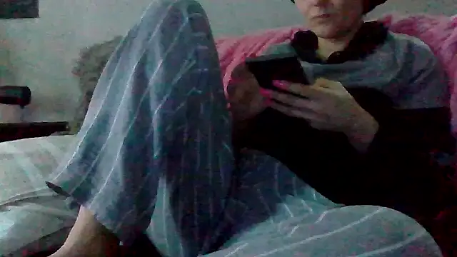 Snapshot of shyhornymommy chatting on April 2026 03:11:01 AM shyhornymommy online show from April 2026 03:11:01 AM
