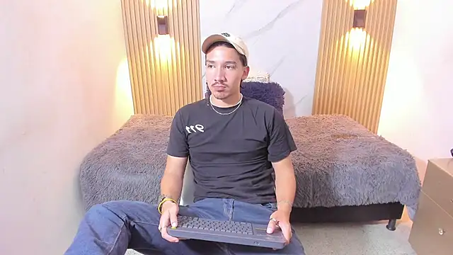 Iam OttoAndrew online show from May 2026 03:11:02 AM