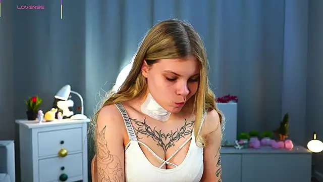 LesleeOpenshaw online show from April 2026 02:45:01 PM