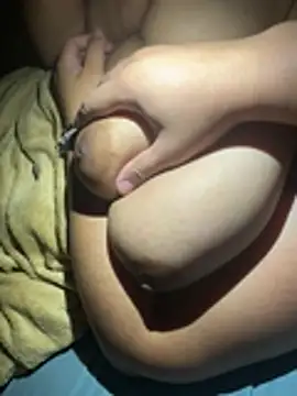 Snapshot of bruxinha_sweet chatting on April 2026 05:57:01 AM bruxinha sweet online show from April 2026 05:57:01 AM