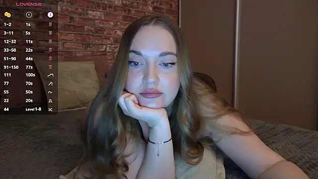LeryKiss online show from April 2026 12:33:01 PM