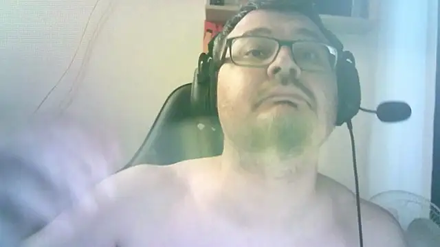Snapshot of FantastickBombastick chatting on May 2026 03:17:02 PM FantastickBombastick online show from May 2026 03:17:02 PM