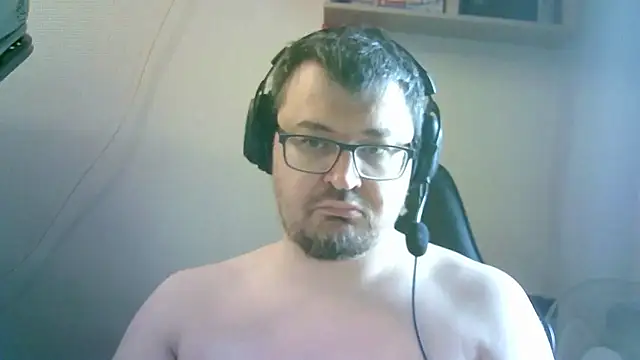 Snapshot of FantastickBombastick chatting on May 2026 01:30:02 PM FantastickBombastick online show from May 2026 01:30:02 PM