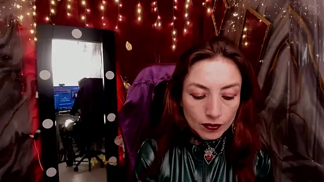 Queenscarlettsecret online show from May 2026 06:37:01 PM