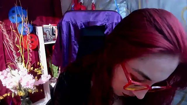 Snapshot of Queenscarlettsecret chatting on July 2026 01:41:02 PM Queenscarlettsecret online show from July 2026 01:41:02 PM