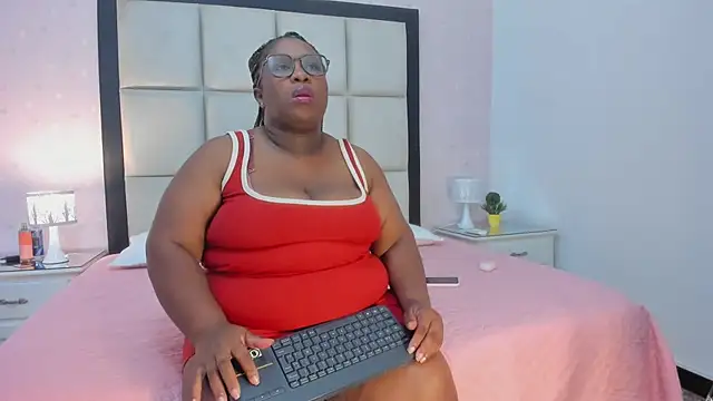 Snapshot of TreisyVixen chatting on June 2026 03:12:02 AM TreisyVixen online show from June 2026 03:12:02 AM