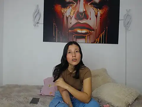 michellna online show from April 2026 07:43:01 PM