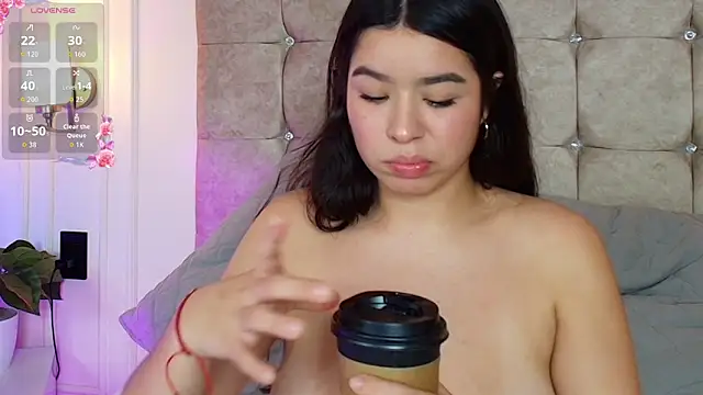 Snapshot of SophieBuitrago chatting on June 2026 02:33:01 PM SophieBuitrago online show from June 2026 02:33:01 PM