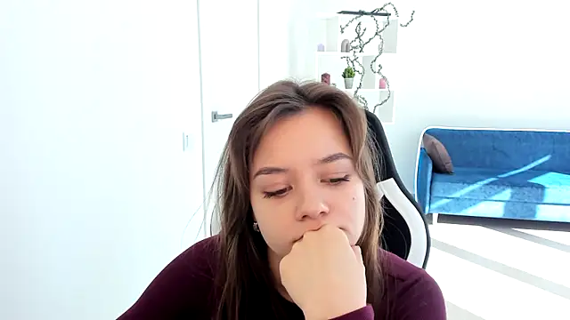 BrunaLinklater online show from April 2026 11:11:02 AM