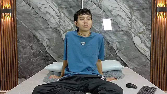 Snapshot of NoahWalker__ chatting on July 2026 11:12:02 AM NoahWalker online show from July 2026 11:12:02 AM