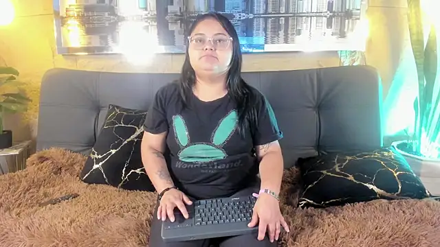 Luna  Cortez online show from May 2026 03:59:01 AM