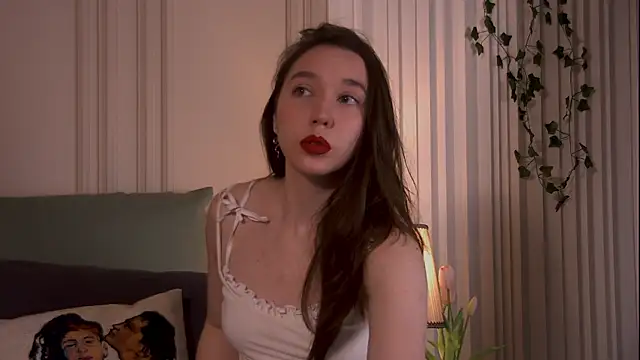 Snapshot of Suzaneey chatting on May 2026 06:35:01 PM Suzaneey online show from May 2026 06:35:01 PM