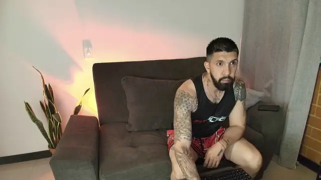 Snapshot of Alyssa_and_DAngelo chatting on May 2026 01:23:02 AM Alyssa and DAngelo online show from May 2026 01:23:02 AM
