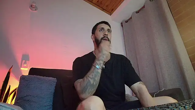 Snapshot of Alyssa_and_DAngelo chatting on June 2026 01:49:01 AM Alyssa and DAngelo online show from June 2026 01:49:01 AM
