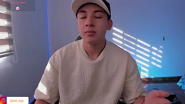 OLIVER K online show from May 2026 09:43:01 PM