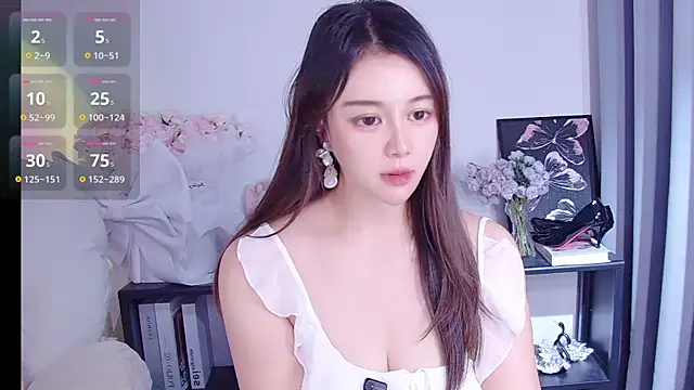 Snapshot of Moon-66 chatting on June 2026 05:45:01 PM Moon-66 online show from June 2026 05:45:01 PM