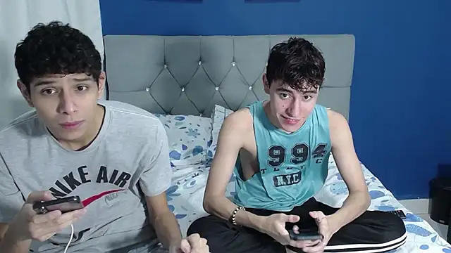 Thiago And Gael online show from July 2026 12:45:01 AM