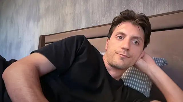 italianass94 online show from April 2026 01:31:02 PM