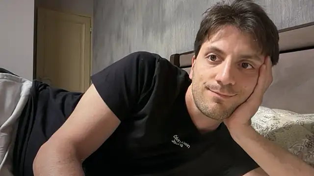 italianass94 online show from May 2026 07:33:01 PM