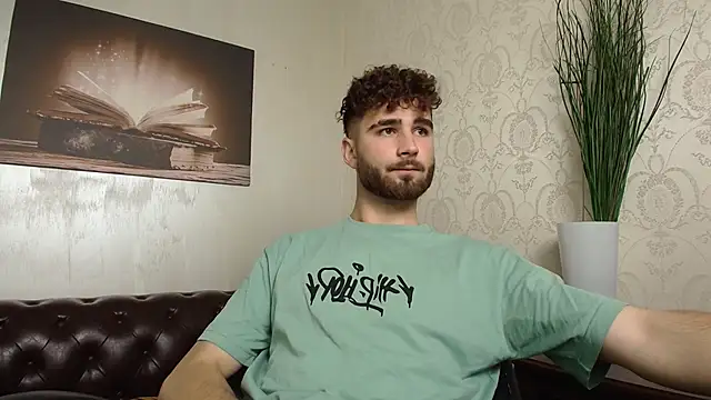 KyloEast online show from May 2026 05:14:02 AM