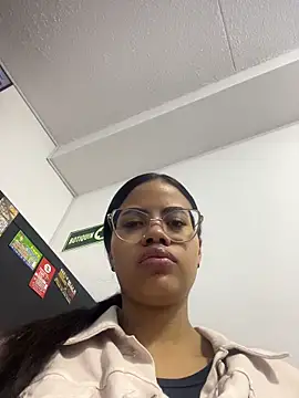 Snapshot of Susan_Voltaire chatting on May 2026 10:53:02 AM Susan Voltaire online show from May 2026 10:53:02 AM
