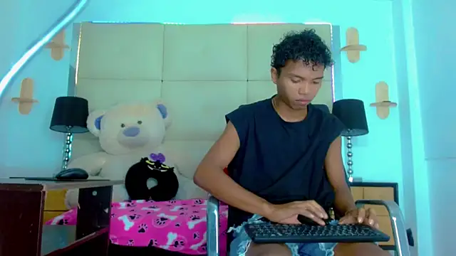 Chris Hott online show from May 2026 01:32:02 AM