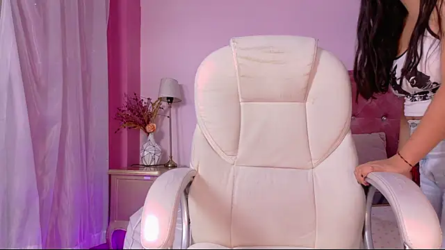 Maggiee 1 online show from April 2026 07:20:01 PM