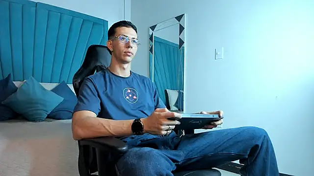 OliverThompsonJS online show from June 2026 05:28:01 AM