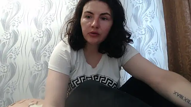Snapshot of AlinaxJames chatting on June 2026 08:07:01 AM AlinaxJames online show from June 2026 08:07:01 AM