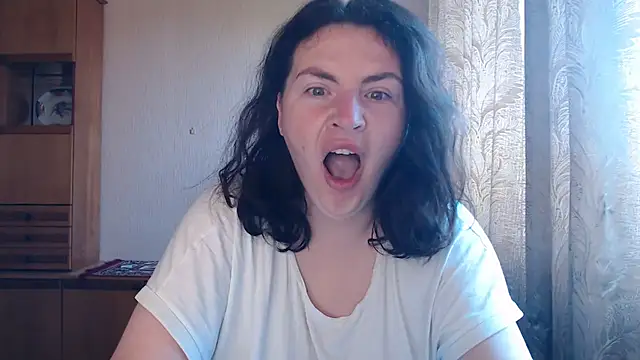 Snapshot of AlinaxJames chatting on July 2026 07:34:02 AM AlinaxJames online show from July 2026 07:34:02 AM