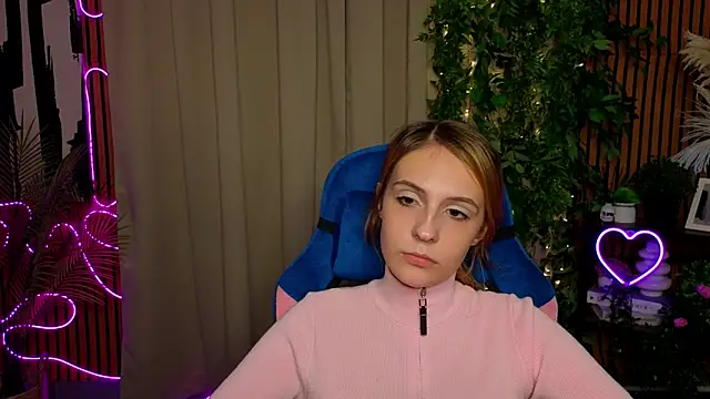 AlaiaIngram online show from April 2026 01:32:02 PM