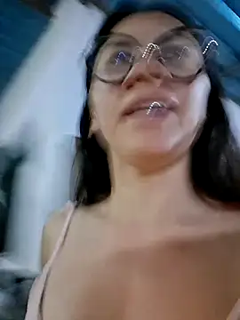 Snapshot of YelenaVergara chatting on July 2026 03:33:01 AM YelenaVergara online show from July 2026 03:33:01 AM