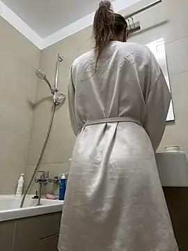 Mira Luna online show from May 2026 05:15:01 AM