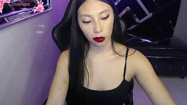 Snapshot of Queen_Jen_v chatting on May 2026 08:02:02 PM Queen Jen v online show from May 2026 08:02:02 PM