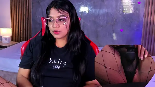 LuciaReid online show from April 2026 05:30:01 PM