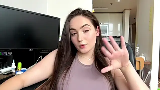 Emilly Cart online show from June 2026 03:30:02 AM