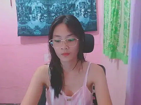 Snapshot of Sweetsexylady19 chatting on May 2026 04:10:01 AM Sweetsexylady19 online show from May 2026 04:10:01 AM