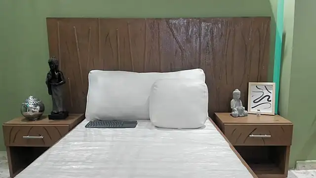 Snapshot of LunaDelux0 chatting on May 2026 12:34:01 PM LunaDelux0 online show from May 2026 12:34:01 PM