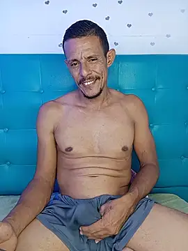 Snapshot of El_junior21 chatting on May 2026 04:30:02 AM El junior21 online show from May 2026 04:30:02 AM