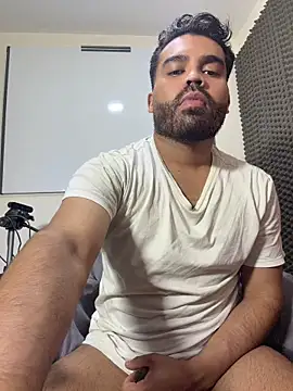 Snapshot of LucaLaurent chatting on May 2026 10:32:01 AM LucaLaurent online show from May 2026 10:32:01 AM