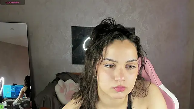 Snapshot of Vivien_Ross chatting on May 2026 01:14:01 AM Vivien Ross online show from May 2026 01:14:01 AM