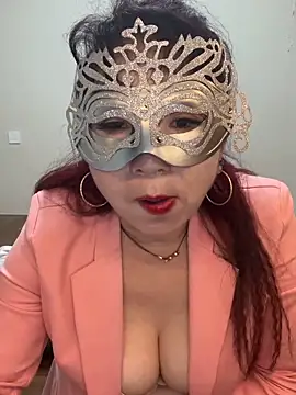 lucy-698 online show from May 2026 12:32:02 PM