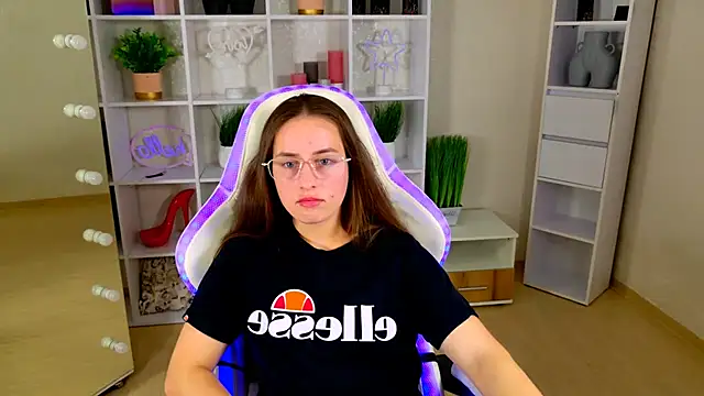 NadinnL online show from May 2026 06:42:01 AM