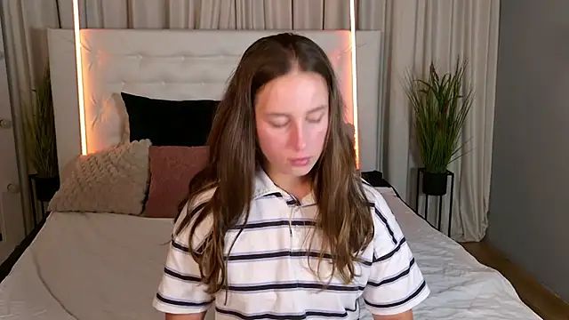 NadinnL online show from July 2026 03:03:02 PM