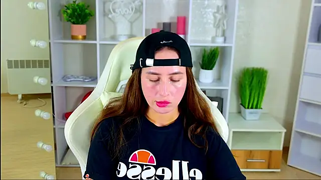 NadinnL online show from July 2026 05:33:01 AM