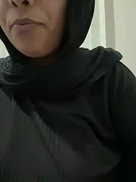 Snapshot of Laavinia chatting on June 2026 09:28:02 PM Laavinia online show from June 2026 09:28:02 PM