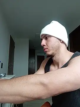 Snapshot of Maxx_valiant chatting on April 2026 12:04:01 PM Maxx valiant online show from April 2026 12:04:01 PM