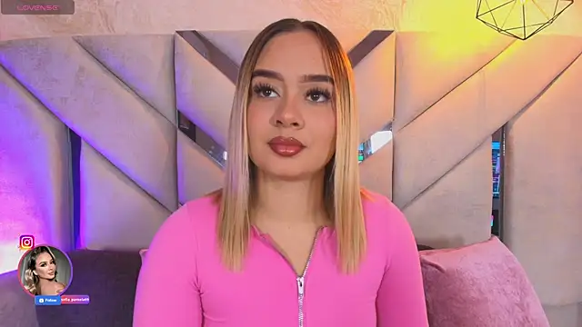 Snapshot of Sofia_pamela_ chatting on May 2026 07:11:01 PM Sofia pamela online show from May 2026 07:11:01 PM