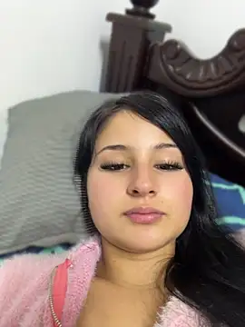 Ameira70 online show from April 2026 07:23:01 PM